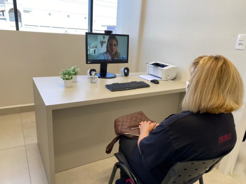 Primeiros pacientes aprovaram a nova forma de consulta nesta segunda-feira (12) em Crici&uacute;ma – Foto: Ana de Mattia/Decom/ND