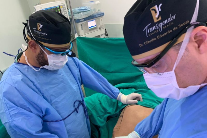 Procedimento dura, em m&eacute;dia, duas horas – Foto: Divulga&ccedil;&atilde;o/Transgender Center Brazil