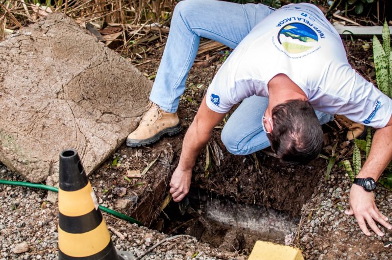 Liga&ccedil;&atilde;o clandestina do restaurante da Barra da Lagoa foi lacrada – Foto: Tito Pereira/Trato Pela Lagoa/ND