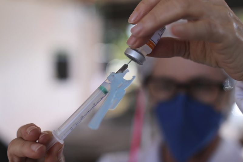 Governo inclui servidores dos Correios e bancários em grupo de vacinação  contra Covid-19