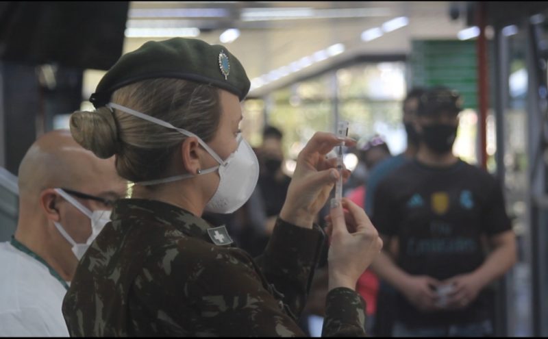 Após vacinação recorde, orientação que as pessoas com 32 anos ou mais liguem para as unidades de saúde antes de se dirigirem à vacinação – Foto: Divulgação/Decom/ND