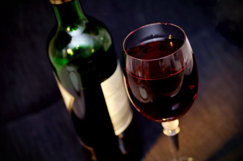 Jovem usa vinho de R$ 14 mil guardado pelo pai por 17 anos para fazer sangria – Foto: Pixabay/Reprodu&ccedil;&atilde;o/ND