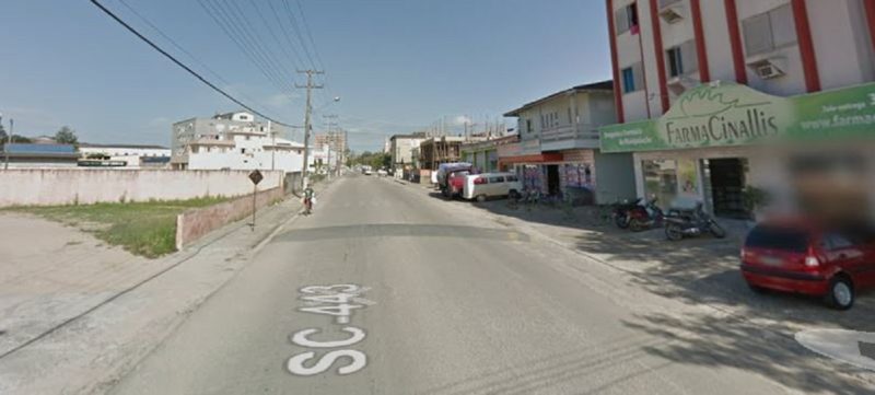 Homem assaltou dois estabelecimentos na rua Vinte de Maio, al&eacute;m de uma floricultura no Centro de Morro da Fuma&ccedil;a – Foto: Reprodu&ccedil;&atilde;o/Google Street View