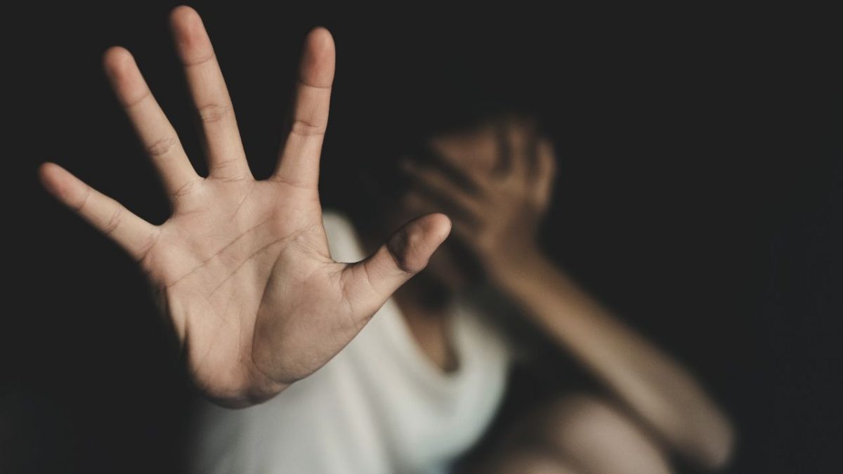 Mulher aciona ‘botão do pânico’ e é encontrada morta em ponte após suspeita de feminicídio em SC