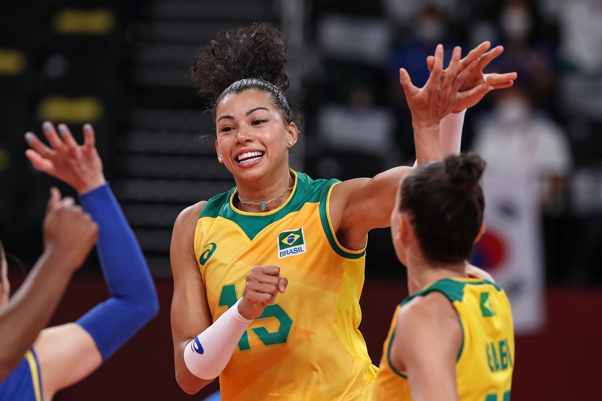 Vôlei feminino: Após susto, Brasil consegue virada e bate a República  Dominicana