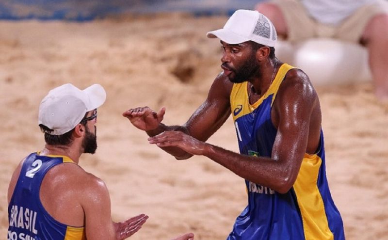 Bruno Schmidt agradeceu Evandro pela parceria – Foto: Wander Roberto/ COB