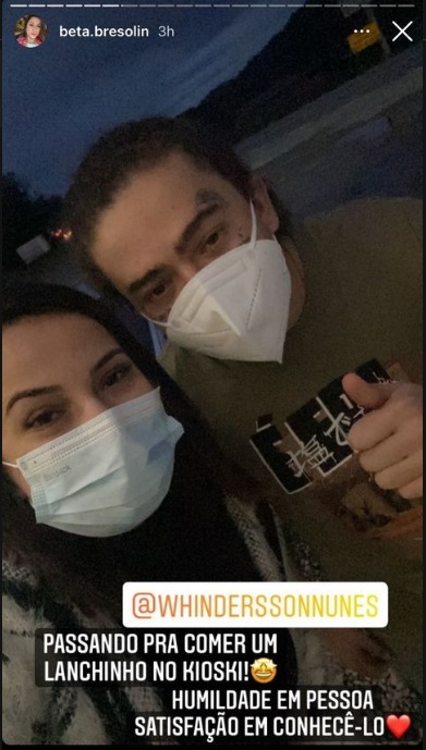 Nas redes sociais, quem conseguiu uma foto com Whindersson Nunes n&atilde;o deixou de compartilhar – Foto: Reprodu&ccedil;&atilde;o/Redes Sociais