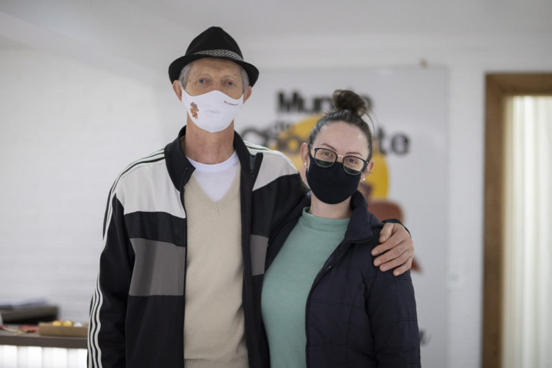 Nelson e a filha Munick que trabalha junto com o pai na f&aacute;brica de chocolates – Foto: Liamara Polli/Especial/ND