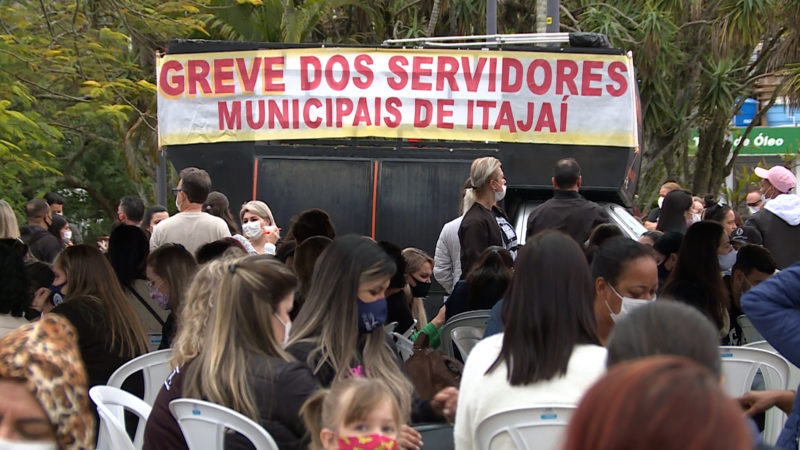 Mais de 1 mil servidores municipais aderiram à greve – Foto: Elias Gotaski/NDTV