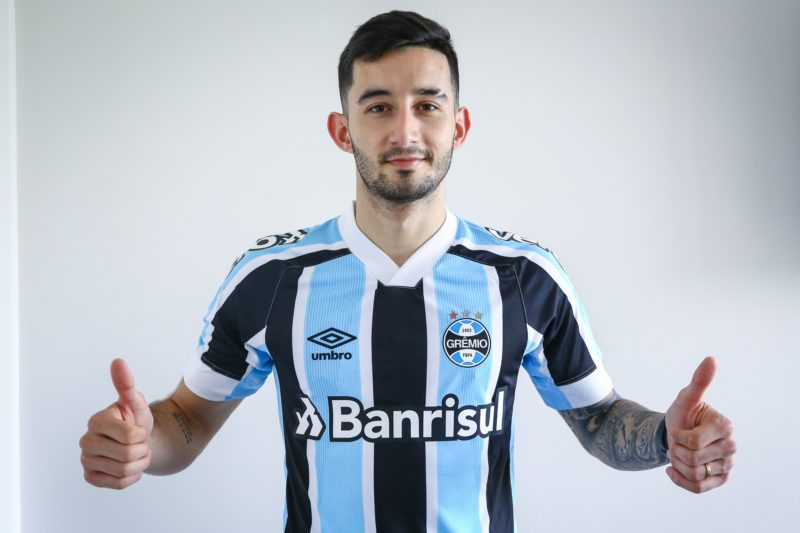 Volante paraguaio Mathias Villasanti pode estrear no sábado (14) – Foto: Lucas Uebel/Grêmio FBPA