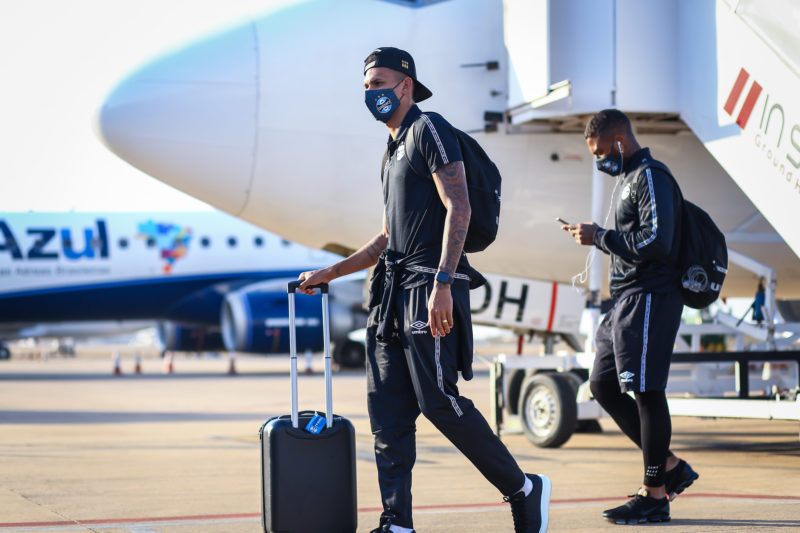 Grêmio chegou a Cuiabá na tarde desta terça-feira. Villasanti pode ser a novidade – Foto: Lucas Uebel/Gremio FBPA