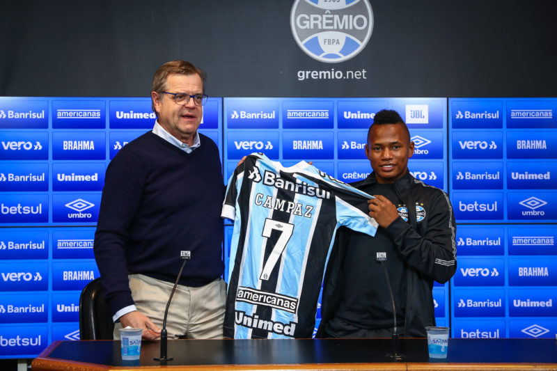 Colombiano recebeu a camisa 7 que fez hist&oacute;ria no Tricolor com Renato Ga&uacute;cho – Foto: Lucas Uebel/Gremio FBPA