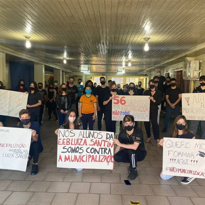 Alunos e professores da Escola Luiza Santin se manifestaram contra a municipalização. – Foto: Reprodução/Escola Luiza Santin/ND