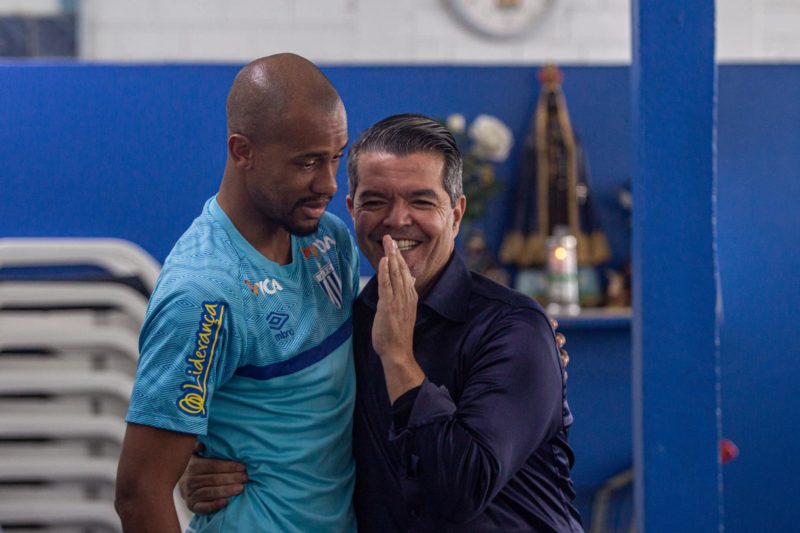 Copete &eacute; um velho conhecido do Felipe Ximenes. – Foto: Leandro Boeira/Ava&iacute; FC
