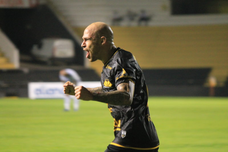 Silvinho marcou os dois gols da vitória do Criciúma em cima do São José (RS) nesta segunda-feira (9) no HH – Foto: Celso da Luz/CriciúmaEC/ND