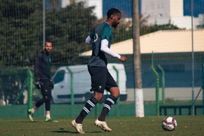Figueirense encara o Paraná no Scarpelli, só a vitória interessa – Foto: Patrick Floriani/FFC