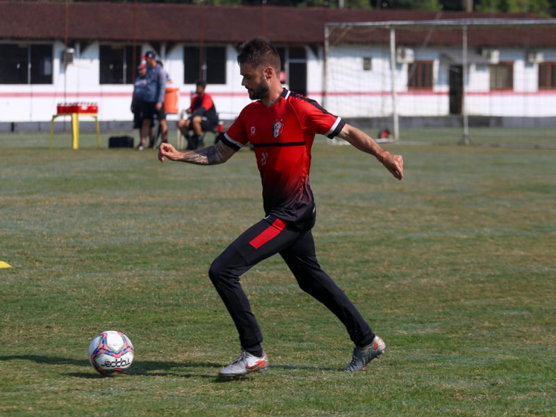 Douglas Packer assume a cria&ccedil;&atilde;o do meio tricolor ap&oacute;s a sa&iacute;da de Yann Rolim – Foto: Vitor Forcellini/JEC/Divulga&ccedil;&atilde;o/ND