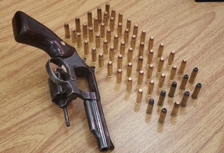 Poss&iacute;vel arma utilizada no crime foi apreendida durante a a&ccedil;&atilde;o da Pol&iacute;cia Civil nesta sexta-feira (13) no RS – Foto: Divulga&ccedil;&atilde;o/Pol&iacute;cia Civil/ND