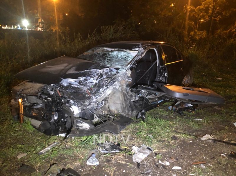 Um acidente na noite de segunda-feira (2), em São Francisco do Sul, deixou uma motorista gravemente ferida. A colisão entre o carro que ela dirigia e um caminhão aconteceu por volta das 19h30, no km 01 da BR-280, em frente ao porto – Foto: Ricardo Alves/NDTV