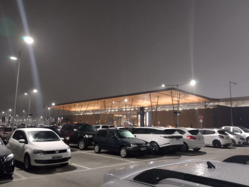 Visibilidade no Aeroporto Internacional Hercílio Luz está prejudicada nesta manhã – Foto: Paulo Rolemberg/ND