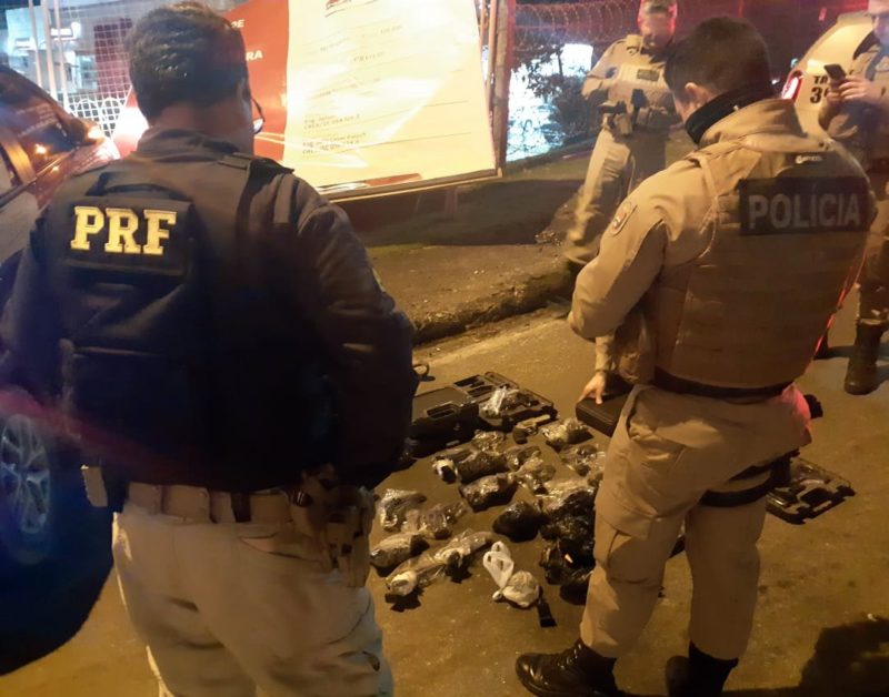 Policiais apreendem em São José armas furtadas de prédio do MPF – Foto: Divulgação/PRF