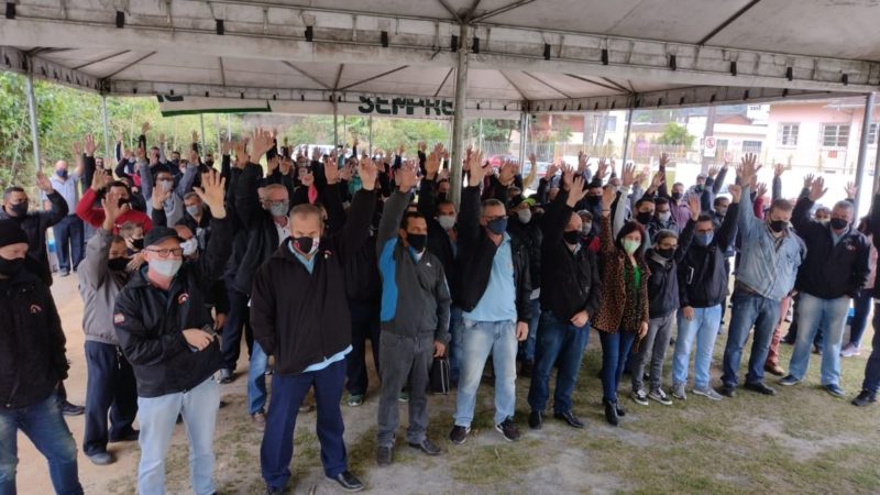 Trabalhadores do transporte coletivo aprovaram proposta da empresa e declararam o fim do estado de greve – Foto: Divulgação/Sindetranscol