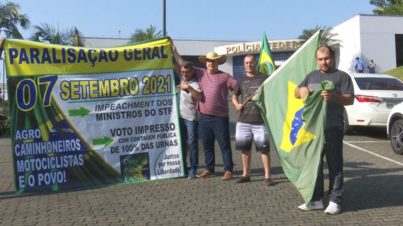 Manifestantes estiveram em frente à delegacia da PF