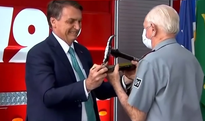 Homenagem dos bombeiros voluntários de Joinville – Foto: TV Brasil/Reprodução/ND