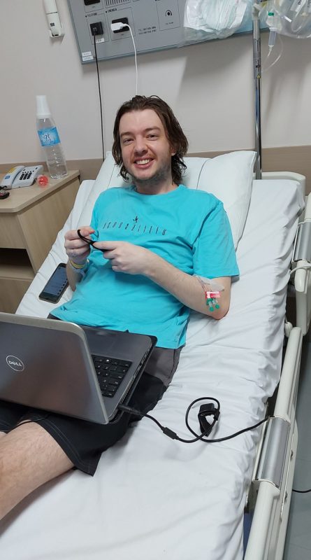 Bruno no hospital, tr&ecirc;s horas antes de sofrer o AVC – Foto: Arquivo Pessoal/Arlene Ferrari Graf/ND