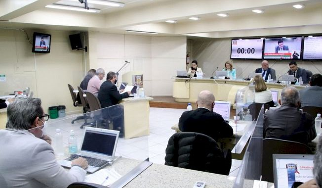 Projeto foi aprovado com 14 votos favor&aacute;veis, um contr&aacute;rio e uma absten&ccedil;&atilde;o pela C&acirc;mara de Vereadores de Crici&uacute;ma – Foto: Luan Ghisi/C&acirc;mara de Crici&uacute;ma/ND