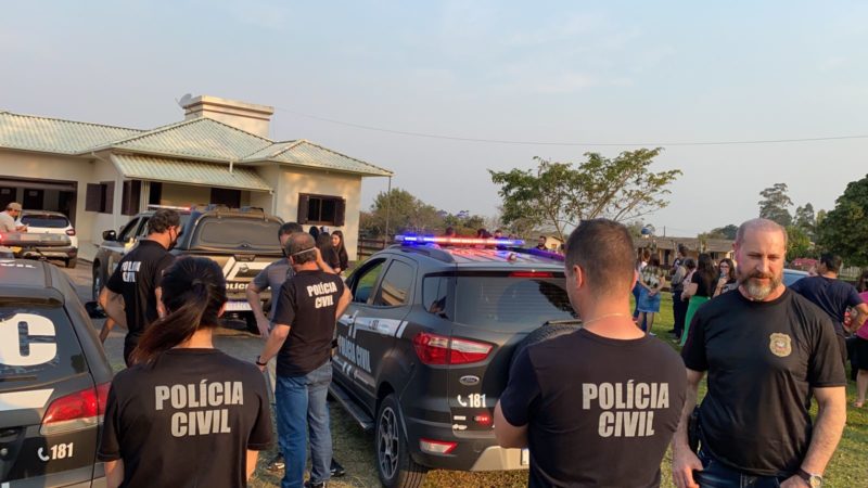 Caminhoneiro foi recebido com festa em Santa Rosa do Sul, em SC, ap&oacute;s quatro dias nas m&atilde;os dos bandidos em SP – Foto: Divulga&ccedil;&atilde;o/PC/ND