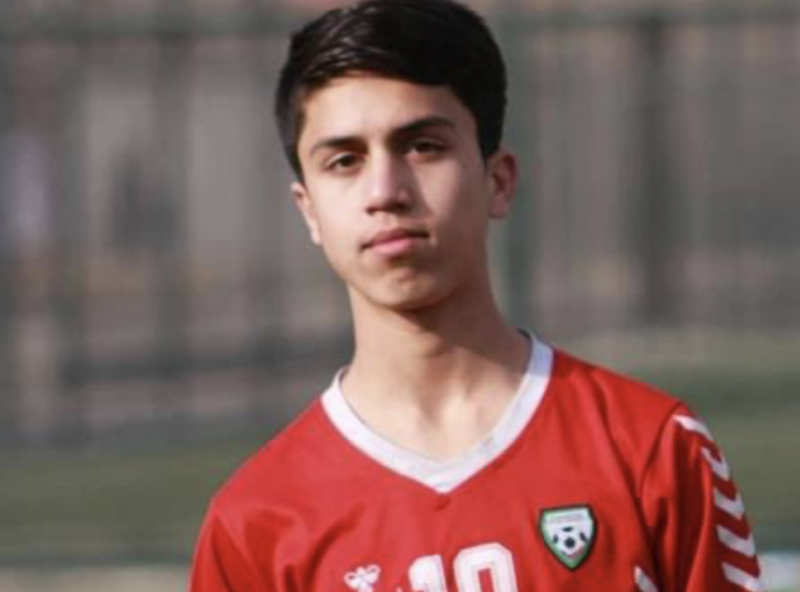 Zaki Anwari tinha apenas 19 anos e vestia a camisa 10 da sele&ccedil;&atilde;o do Afeganist&atilde;o nas divis&otilde;es de base – Foto: Reprodu&ccedil;&atilde;o