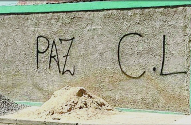 A imagem mostra “assinatura” de grupo de milicianos na Favela do Rola – Foto: Reprodução