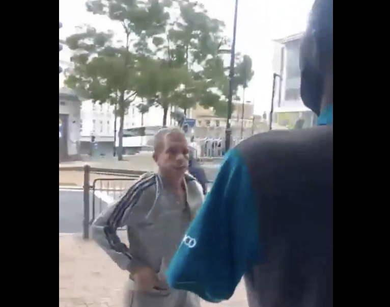 Ladr&atilde;o pensou que ia tirar vantagem, mas seguran&ccedil;a de um bra&ccedil;o conhecia artes marciais – Foto: Reprodu&ccedil;&atilde;o Twitter