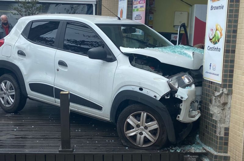 Motorista ficou ferido – Foto: Pol&iacute;cia Militar/Divulga&ccedil;&atilde;o