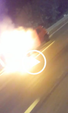 Carro em chamas após um possível curto-circuito, em Florianópolis – Foto: Divulgação/ND