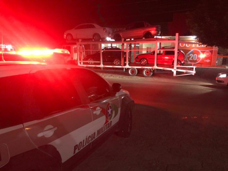 Foram guinchados 28 ve&iacute;culos durante a Opera&ccedil;&atilde;o Sossego em Jaguaruna no Sul de SC – Foto: Divulga&ccedil;&atilde;o/PM/ND