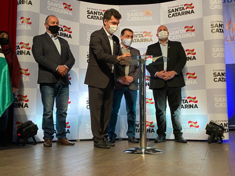 O prefeito Clésio Salvaro realizou evento em que o convidado de honra foi o governador Carlos Moisés – Foto: Divulgação/ND