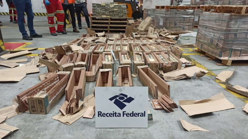 A carga tinha como destino o Porto de Rotterdam, na Holanda, mas foi interceptada em Navegantes – Foto: Receita Federal/Divulga&ccedil;&atilde;o