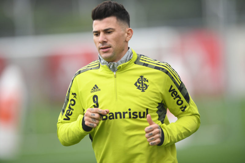 Cuesta tem lugar assegurado no time titular – Foto: Ricardo Duarte/Inter/Divulga&ccedil;&atilde;o