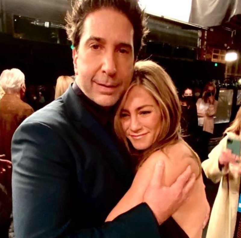 David Schwimmer e Jennifer Aniston após a gravação do especial que celebrou os 25 anos de Friends – Foto: Reprodução/Internet