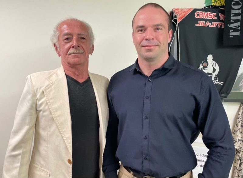 Deputado estadual Jessé Lopes e Marco Antonio Heredia Viveros, ex-marido de Maria da Penha, que visitou seu gabinete na Assembleia Legislativa – Foto: Reprodução/ND