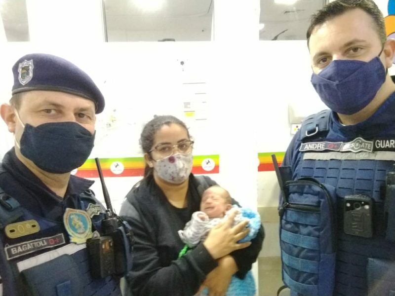 Agentes de Trânsito de salvam bebê engasgado em Blumenau