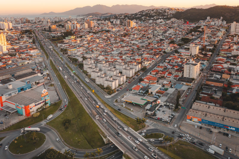 BR 101 é a principal via de acesso aos destinos mais procurados de Santa Catarina – Foto: José Somensi Fotografia/ND