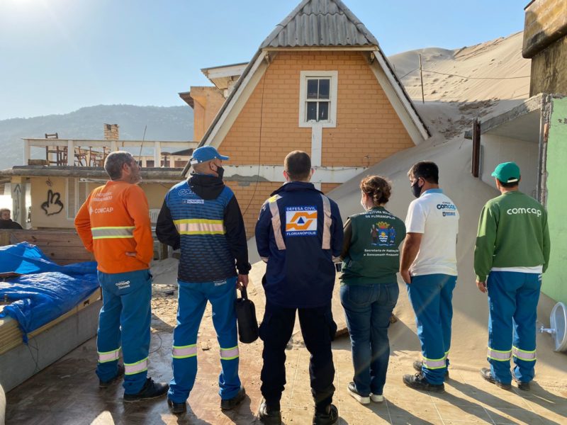 Moradora acompanhou retirada de objetos da casa onde morava nos Ingleses – Foto: Divulga&ccedil;&atilde;o/ND