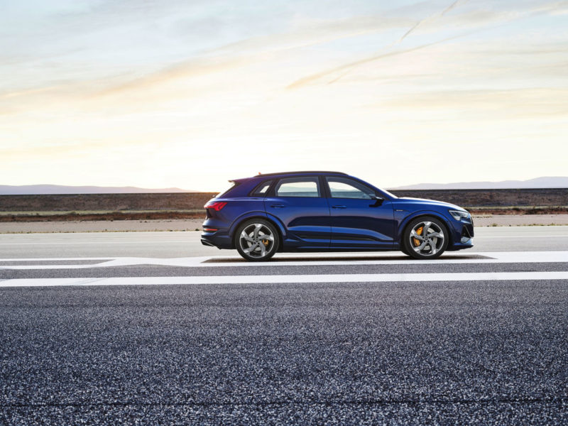 <span style="font-weight: 400;">E-tron S: três potentes motores, design esportivo e com autonomia de até 380 km com uma única carga</span> – Foto: Audi/Divulgação
