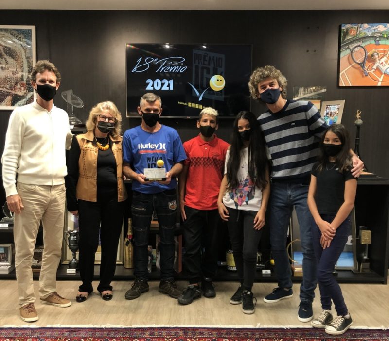 Edenilson, pai que pedala 28km para buscar as li&ccedil;&otilde;es dos filhos – Foto: IGK/Divulga&ccedil;&atilde;o