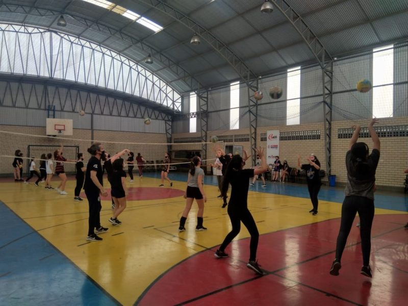 Aulas gratuitas de v&ocirc;lei podem ser realizadas em Crici&uacute;ma – Foto: Divulga&ccedil;&atilde;o/Decom/ND