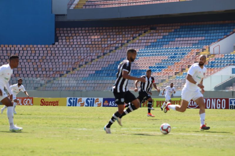 Figueirense perdeu para o lanterna Oeste. Uma proeza na S&eacute;rie C – Foto: Alex Ca&uacute;s/Oeste
