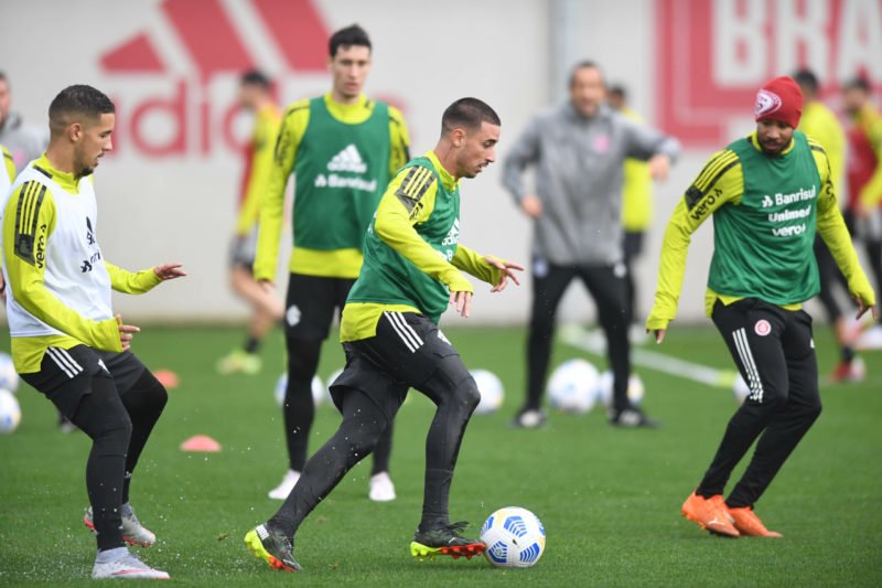 Treino desta quarta foi abaixo de muita chuva – Foto: Ricardo Duarte/Inter/Divulgação